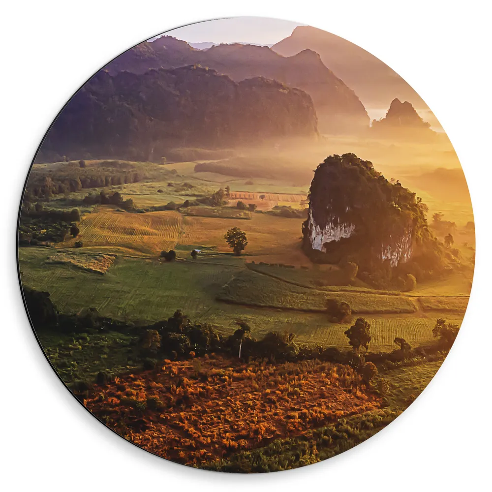 Dibond Muurcirkel - Landschap van Phu Langka Forest Park tijdens Avondzon, Thailand