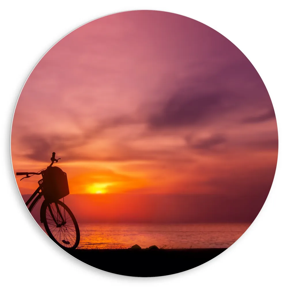 Dibond Muurcirkel - Silhouet van Geparkeerde Fiets langs de Zee tijdens Zonsondergang