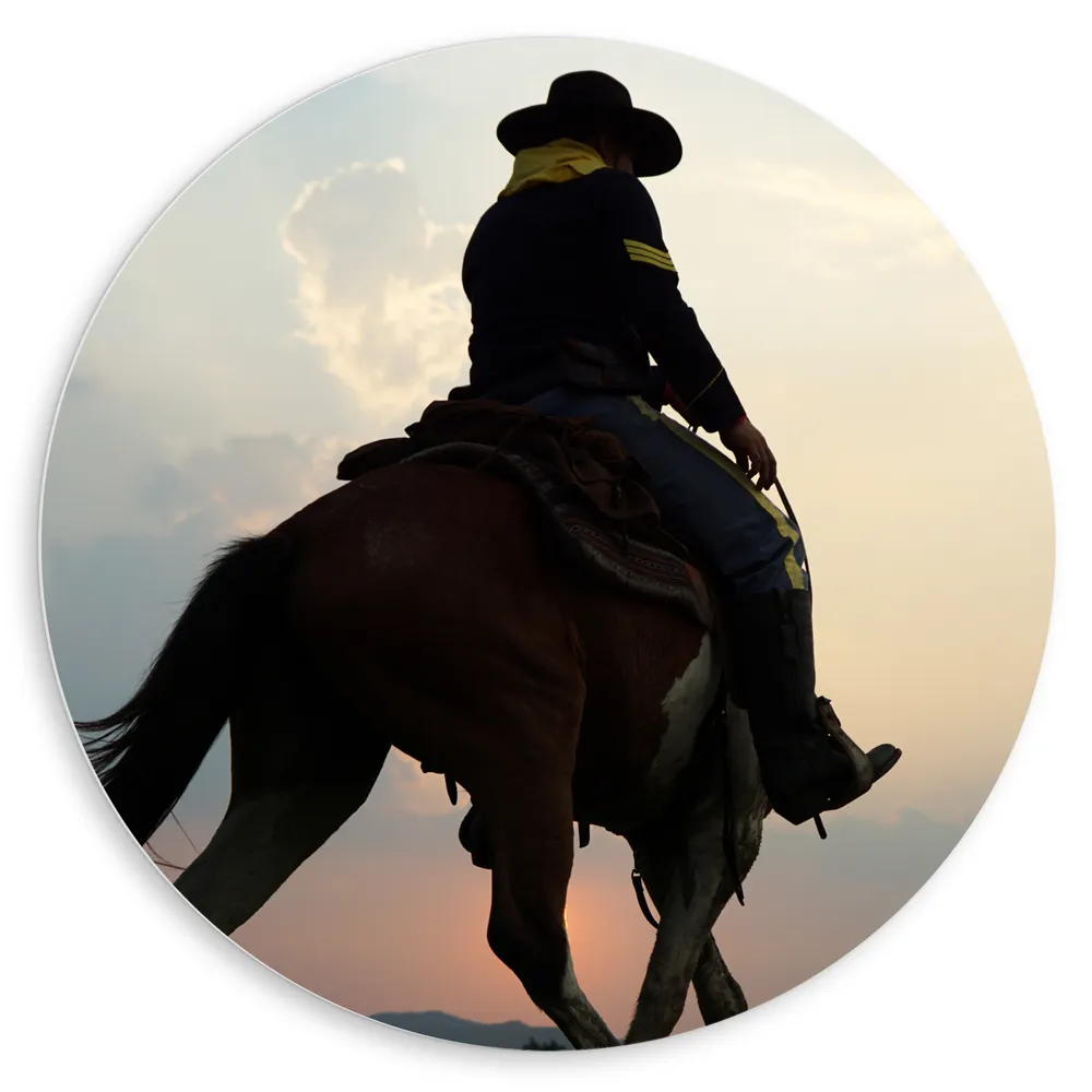 Dibond Muurcirkel - Cowboy op Paard bij Zonsondergang