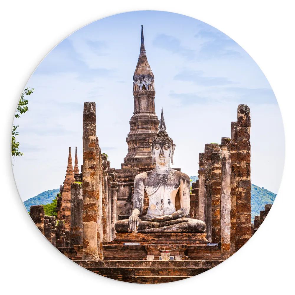 Dibond Muurcirkel - Grote Buddha op Wat Mahathat Tempel voor Berg in Ayutthaya, Thailand