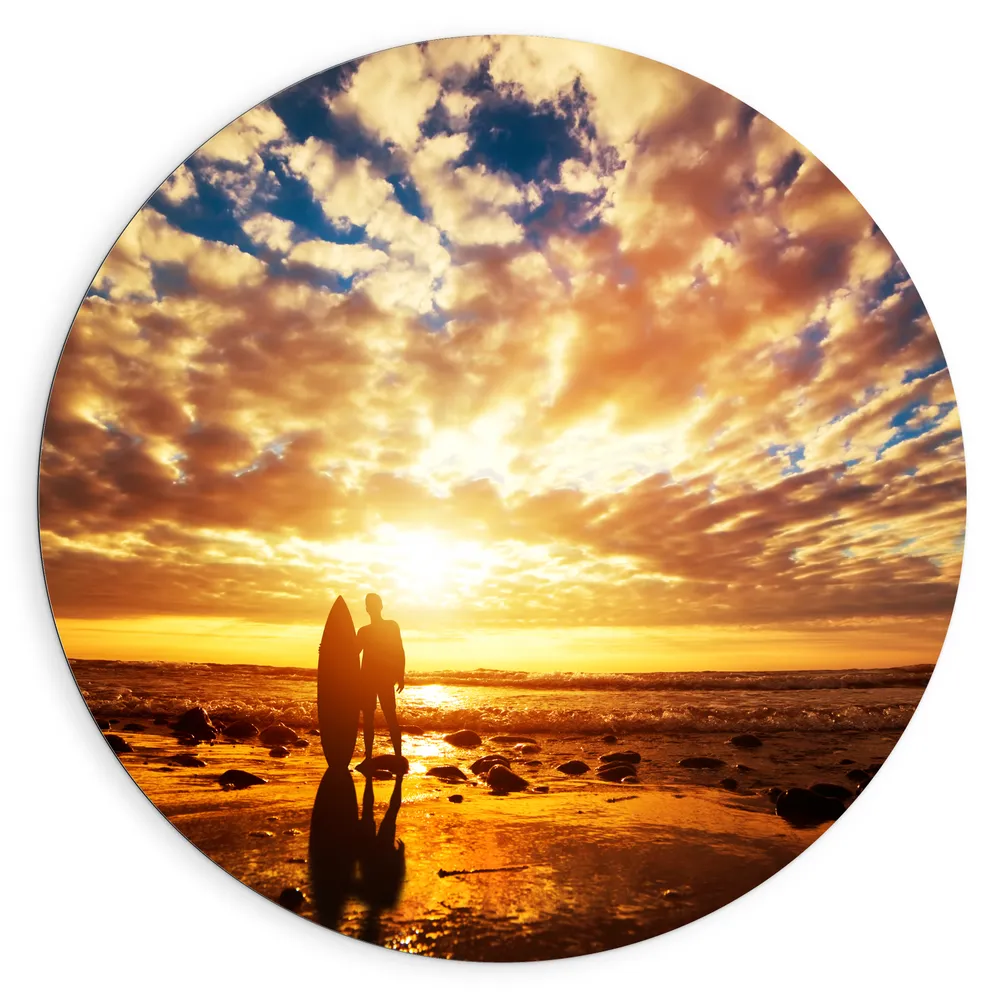 Dibond Muurcirkel - Silhouet van Persoon met Surfboard op het Strand