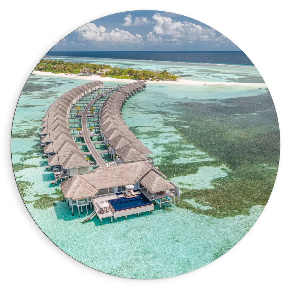 Dibond Muurcirkel - Bovenaanzicht van Luxe Resorts op de Zee aan de Maledieven