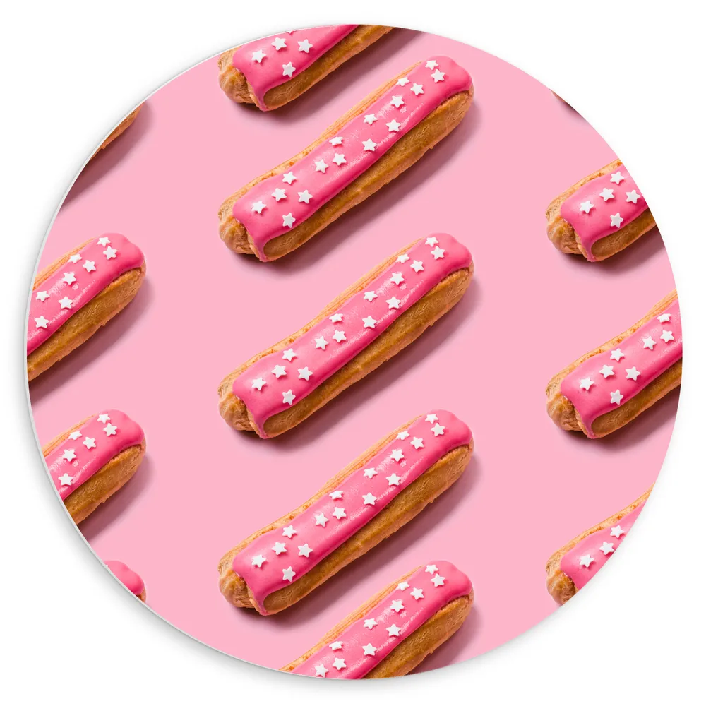 Dibond Muurcirkel - Patroon van Geglazuurde Roze Gebakjes op Roze Achtergrond