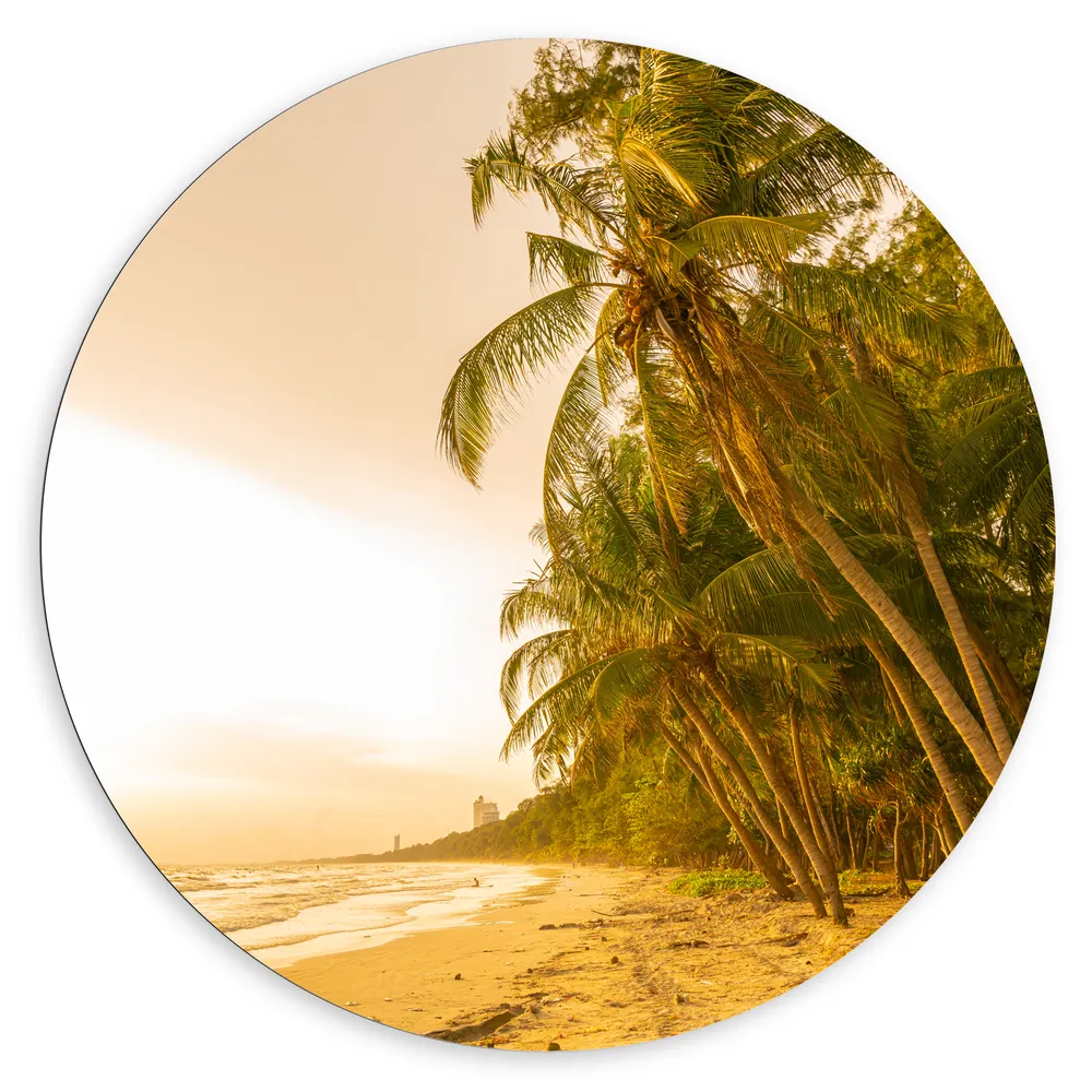 Dibond Muurcirkel - Kokosnoot Palmbomen aan het Strand tijdens Felle Zonsopkomst