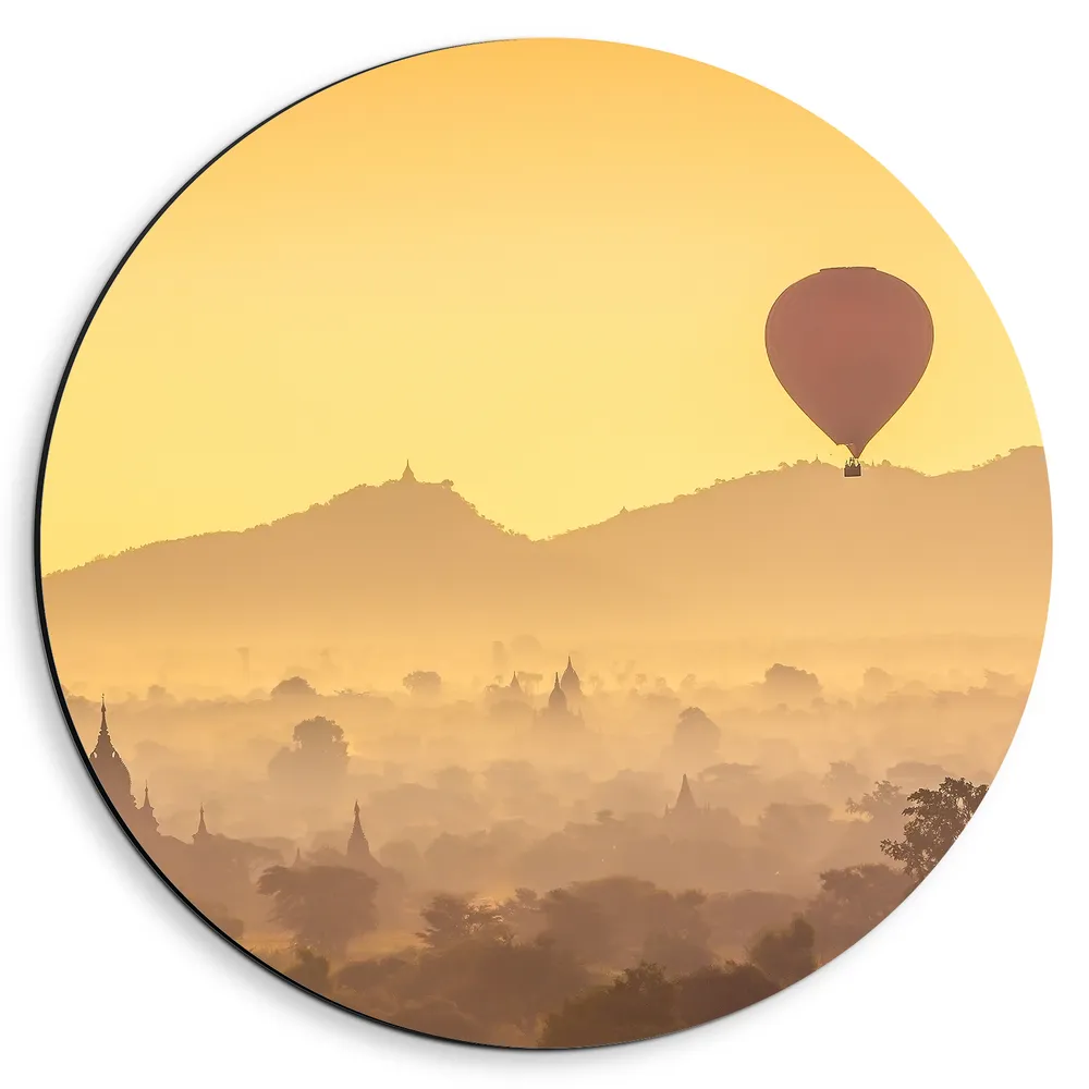 Dibond Muurcirkel - Luchtballon Zwevend boven Tempels in Oranje Zonlicht - Bagan Myanmar