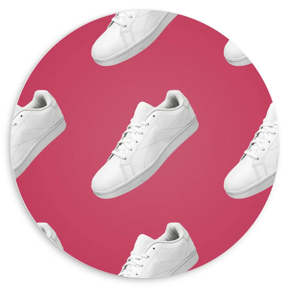 Dibond Muurcirkel - Patroon van Witte Sneakers tegen Roze Achtergrond