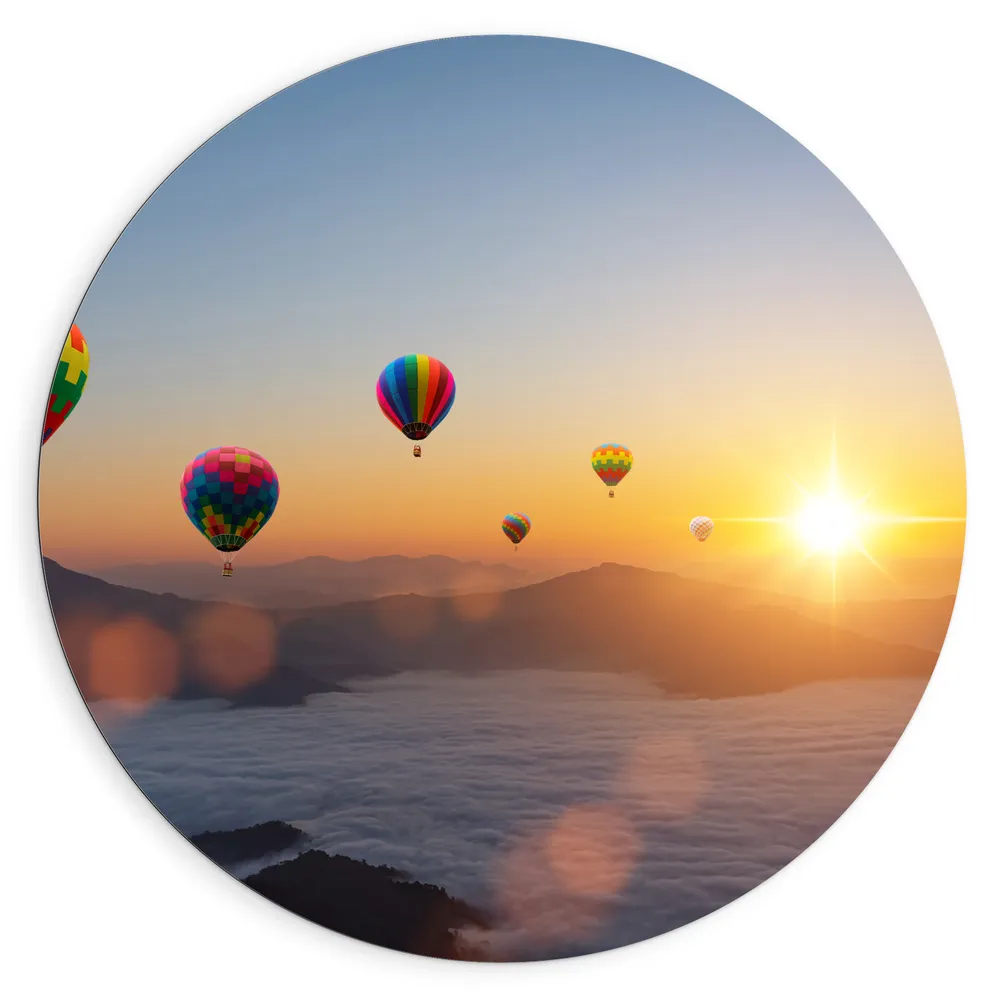 Dibond Muurcirkel - Luchtballonnen Zwevend bij Bergtoppen boven het Wolkendek
