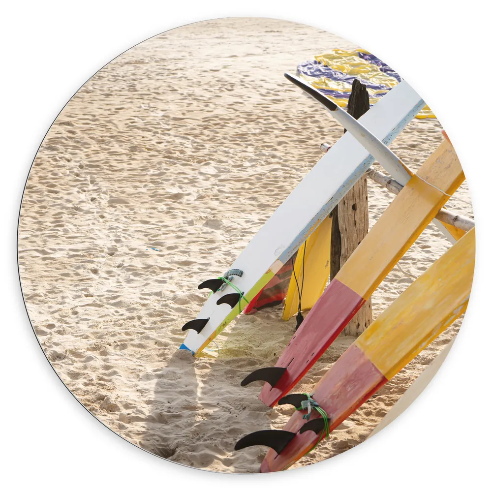 Dibond Muurcirkel - Surfborden bij Tentje op het Strand