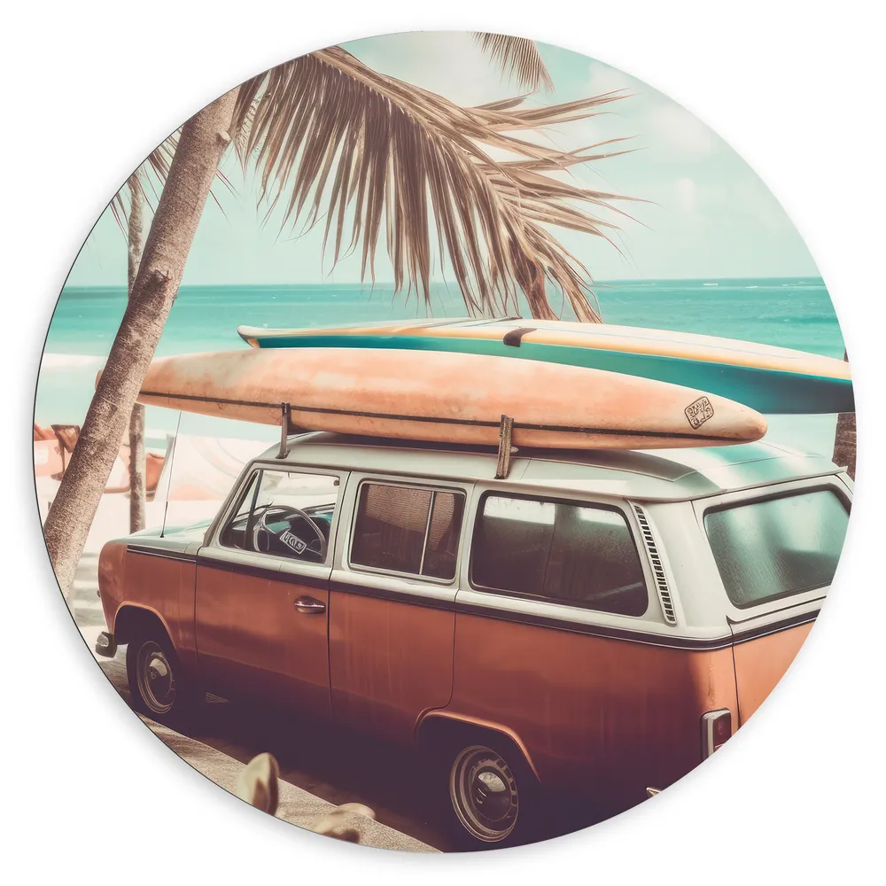 Dibond Muurcirkel - Houten Surfplank op Dak van Auto Rijdend langs de Zee