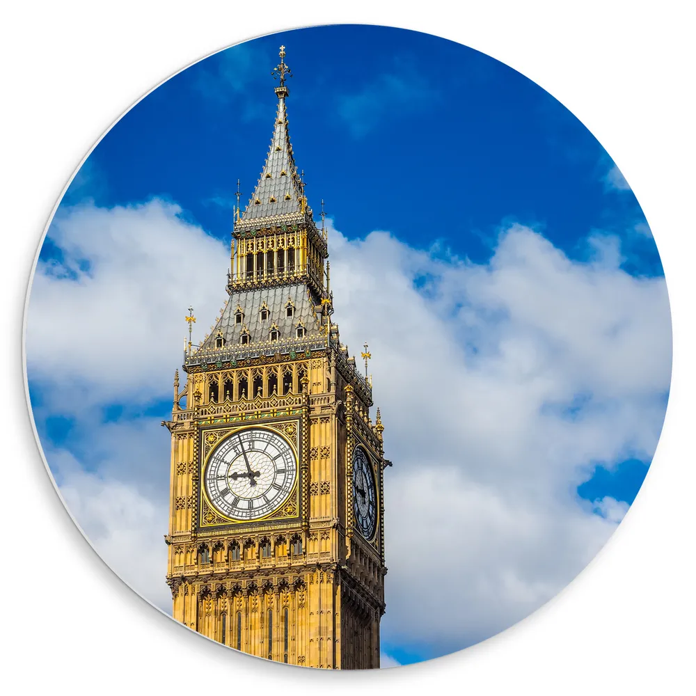 Dibond Muurcirkel - Top van de Big Ben onder Schapenwolken in Londen