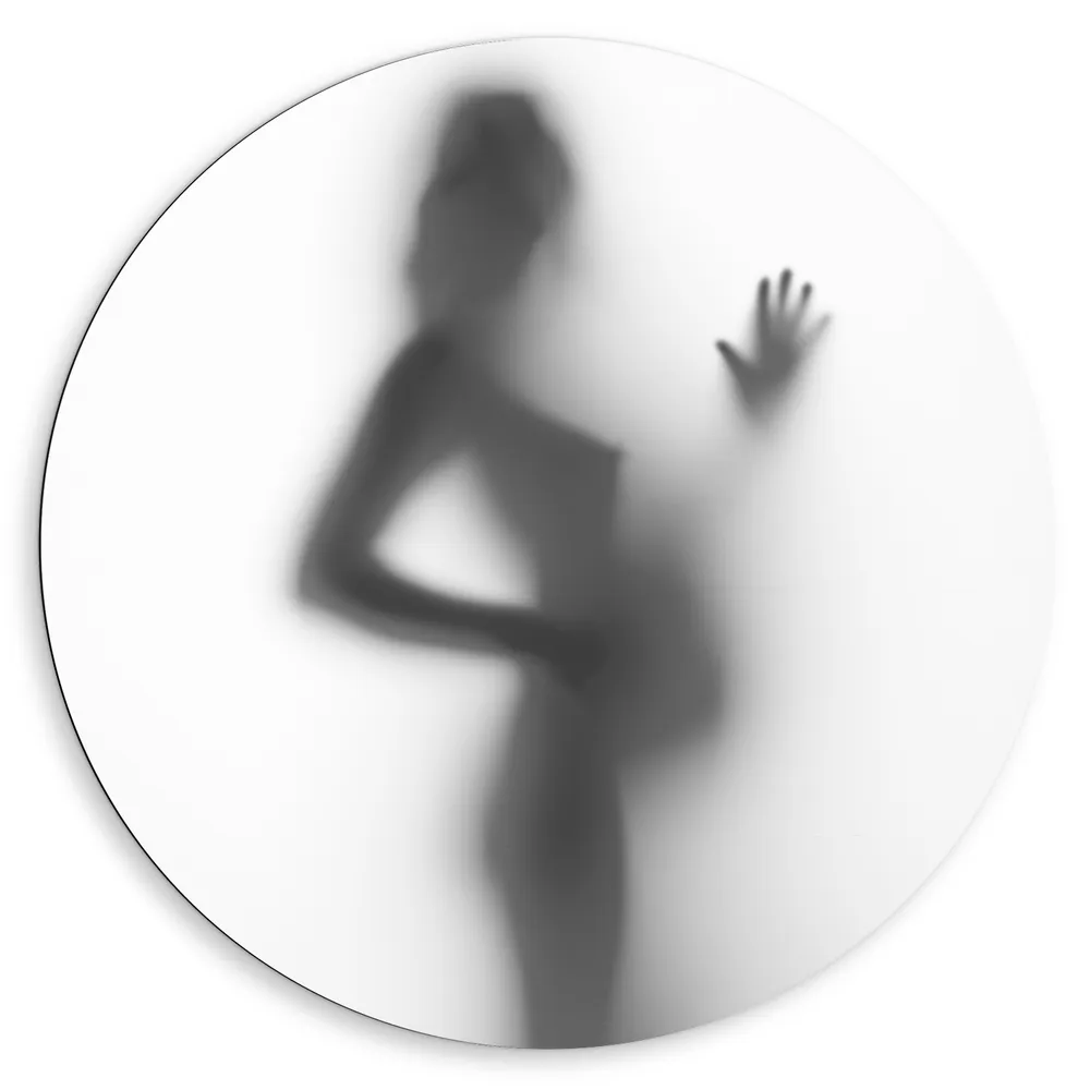 Dibond Muurcirkel - Silhouet van Zwanger Vrouwenlichaam achter Wazige Wand