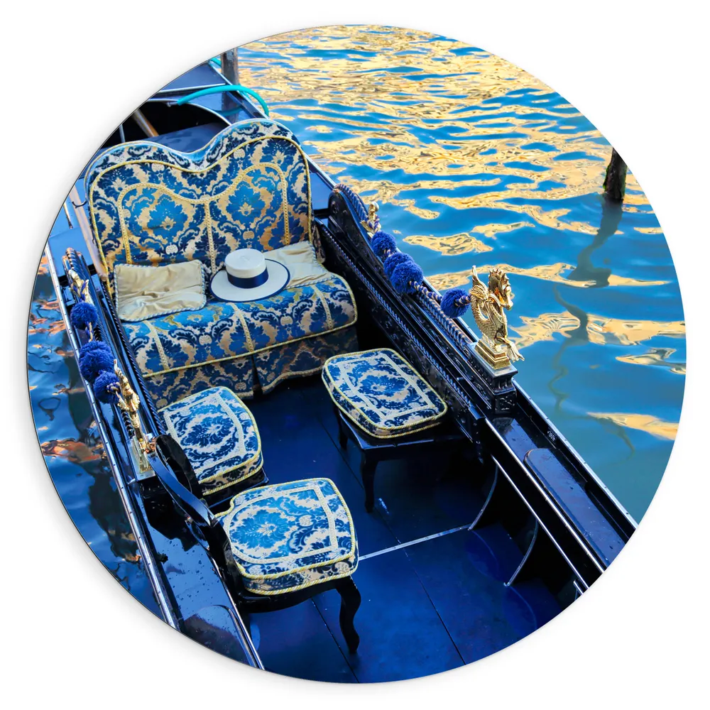 Dibond Muurcirkel - Blauwe Gondel met Gouden Details op de Wateren van Venetië