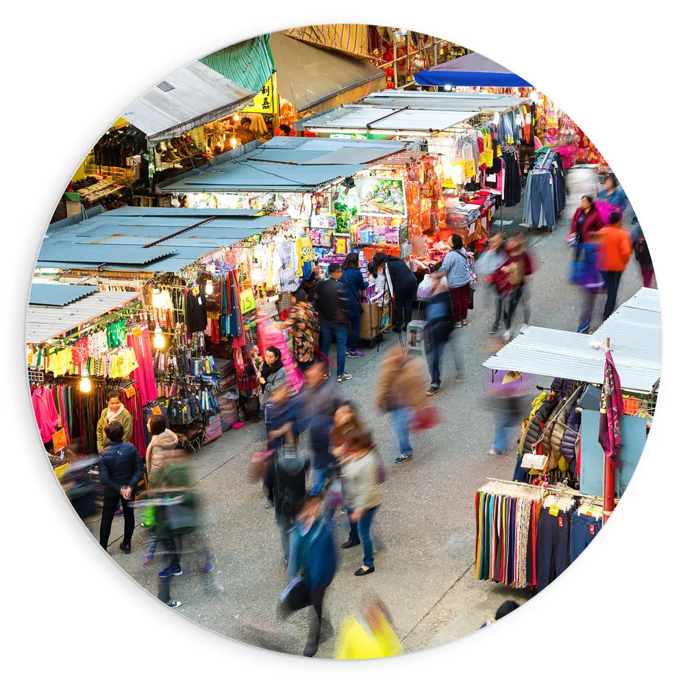 Dibond Muurcirkel - Markt - Mensen - Kraampjes - Kleren