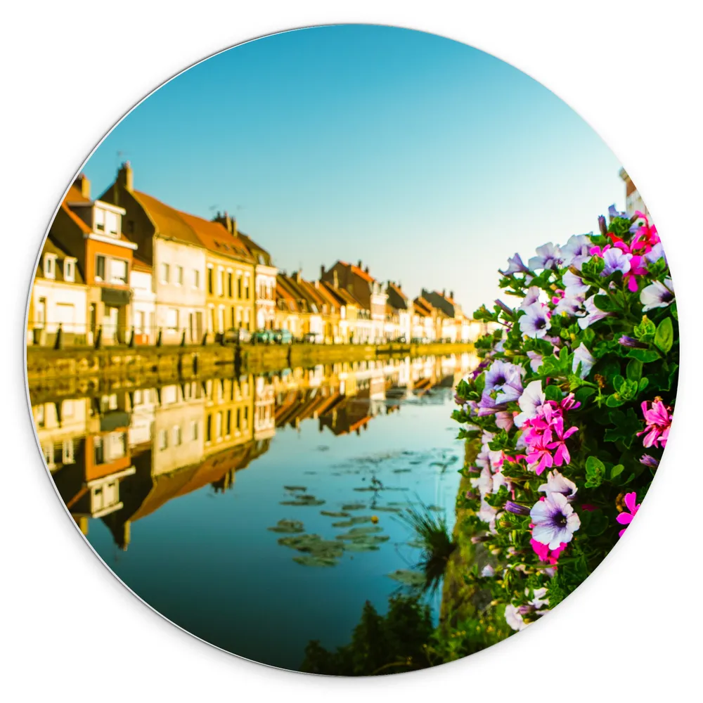 Dibond Muurcirkel - Bloemensturik bij Huisjes aan eht Water