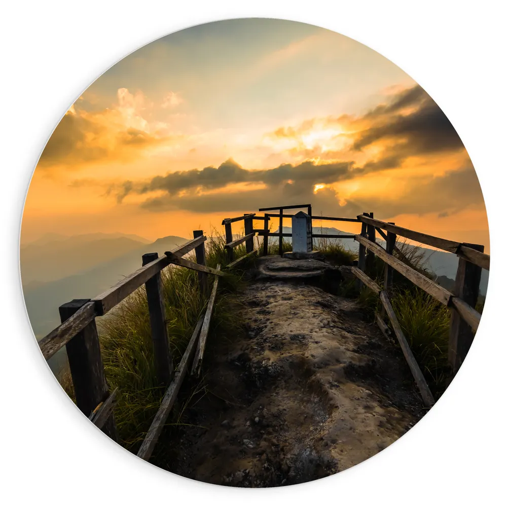 Dibond Muurcirkel - Houten Hekjes bij Uitkijkpunt op Bergtop