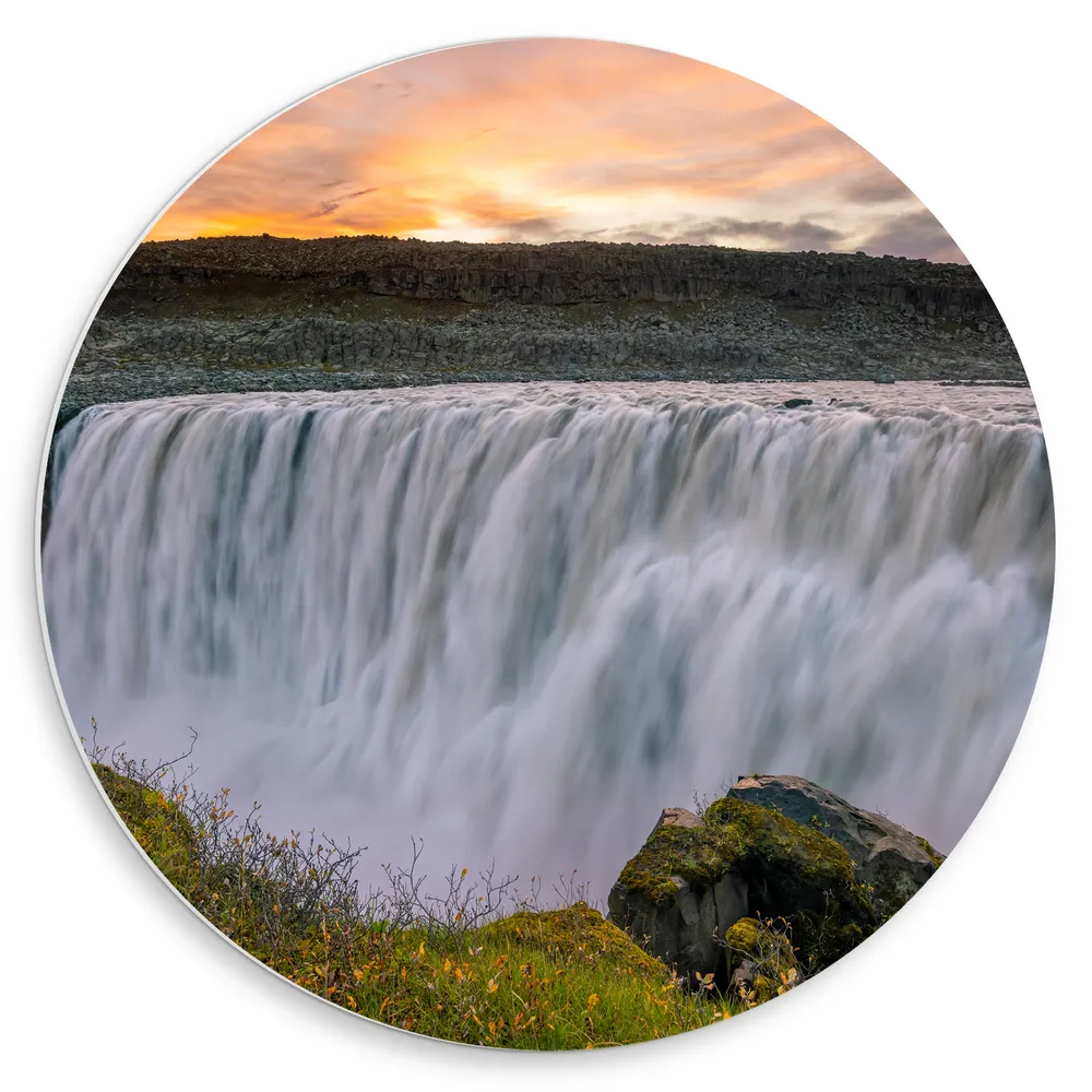 Dibond Muurcirkel - Grote Wilde Waterval in Landschap van Rotsen