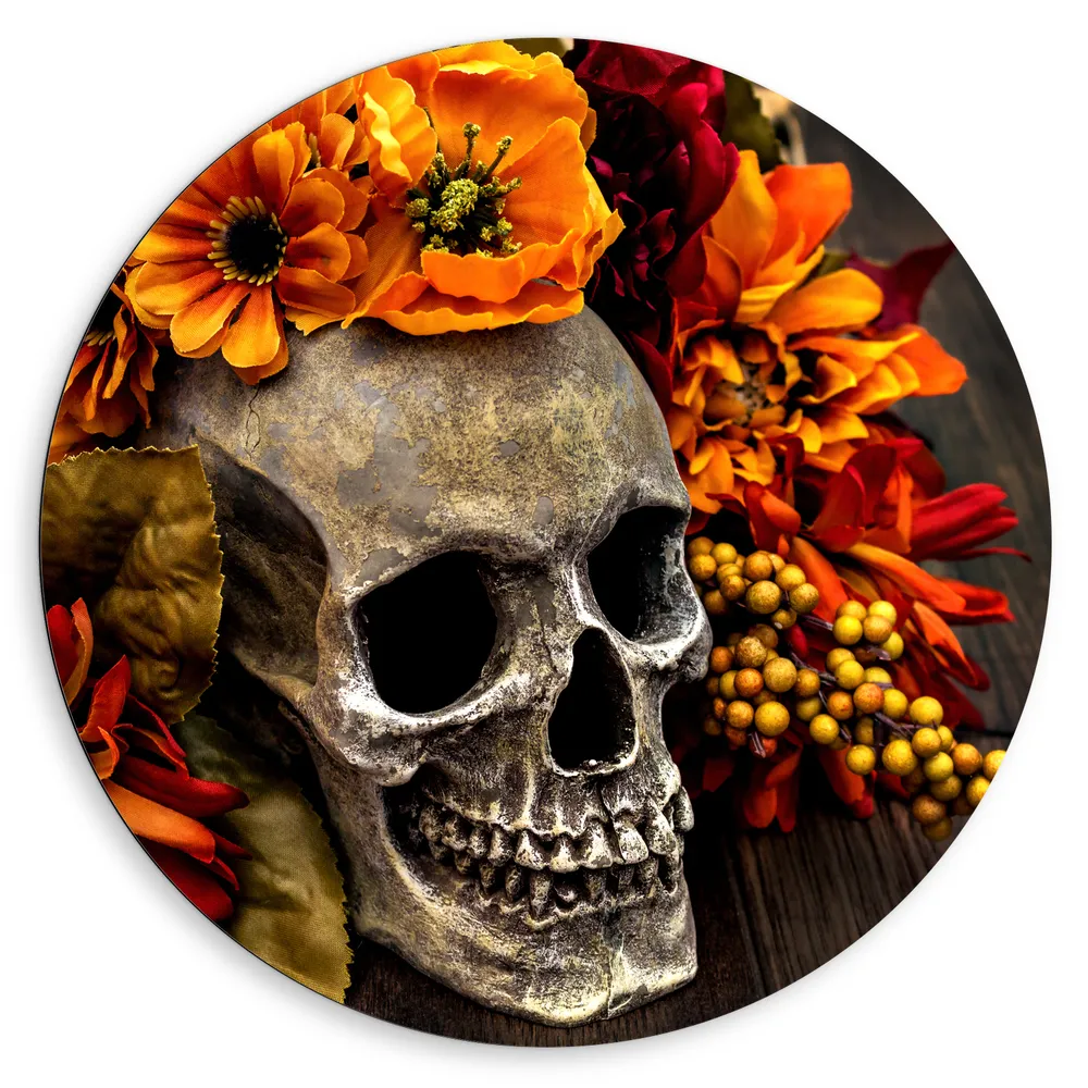 Dibond Muurcirkel - Schedel met Bloemenkrans in Herfstkleuren op Houten Tafel