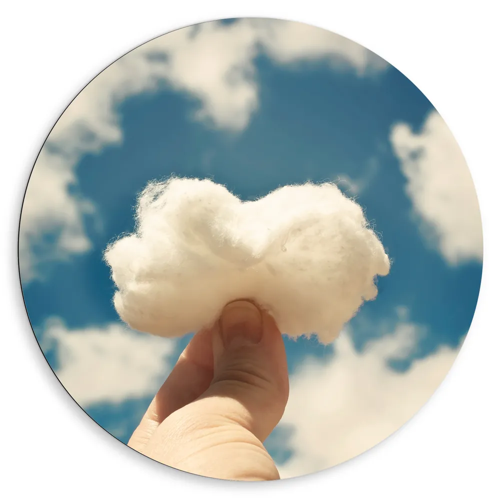 Dibond Muurcirkel - Katoenbol tussen de Wolken in de Blauwe Lucht