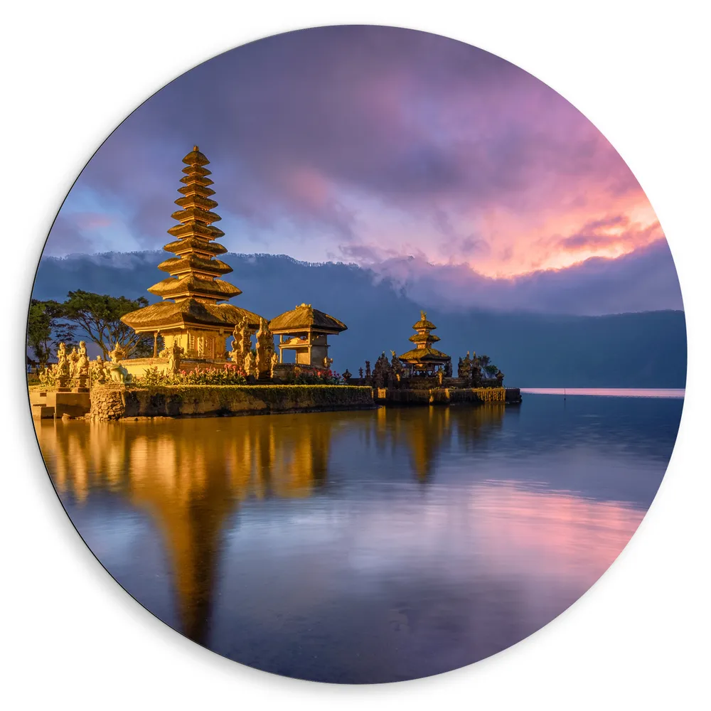Dibond Muurcirkel - Gouden Lagen Pura Ulun Danu Bratan Tempel langs het Meer in Indonesië