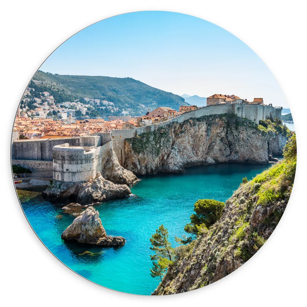 Dibond Muurcirkel - Baai bij Rotsen op Zomerse Dag in Dubrovnik, Kroatië