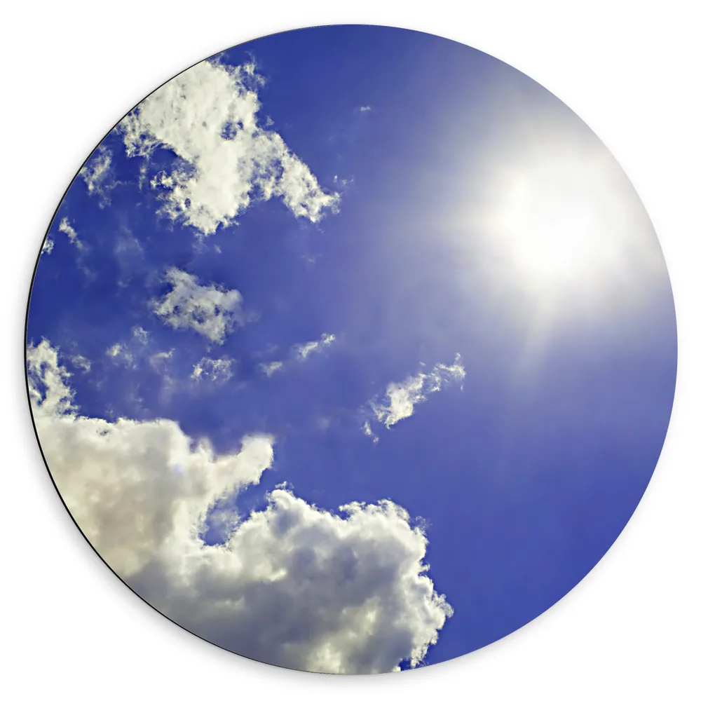 Dibond Muurcirkel - Zon bij Witte Schapenwolken op Zomerse Dag