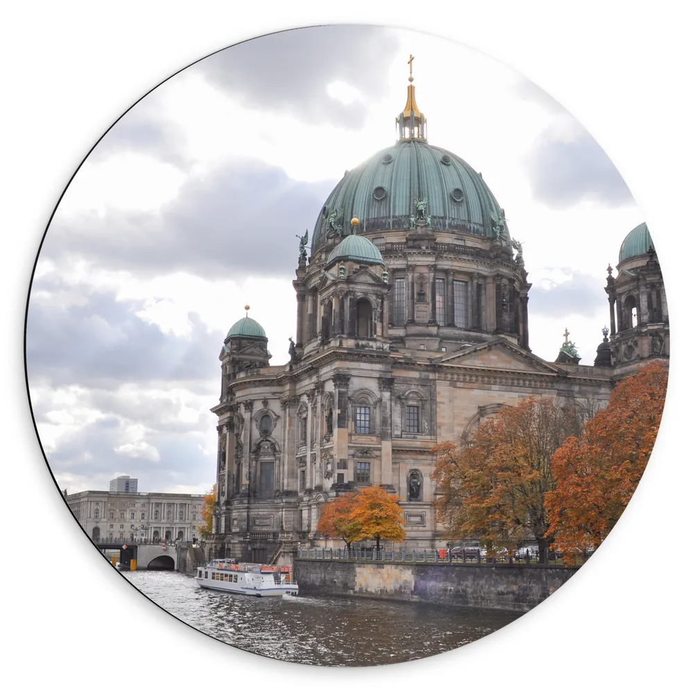 Dibond Muurcirkel - Stad - Gebouw - Kathedraal - Water - Boten - Bomen