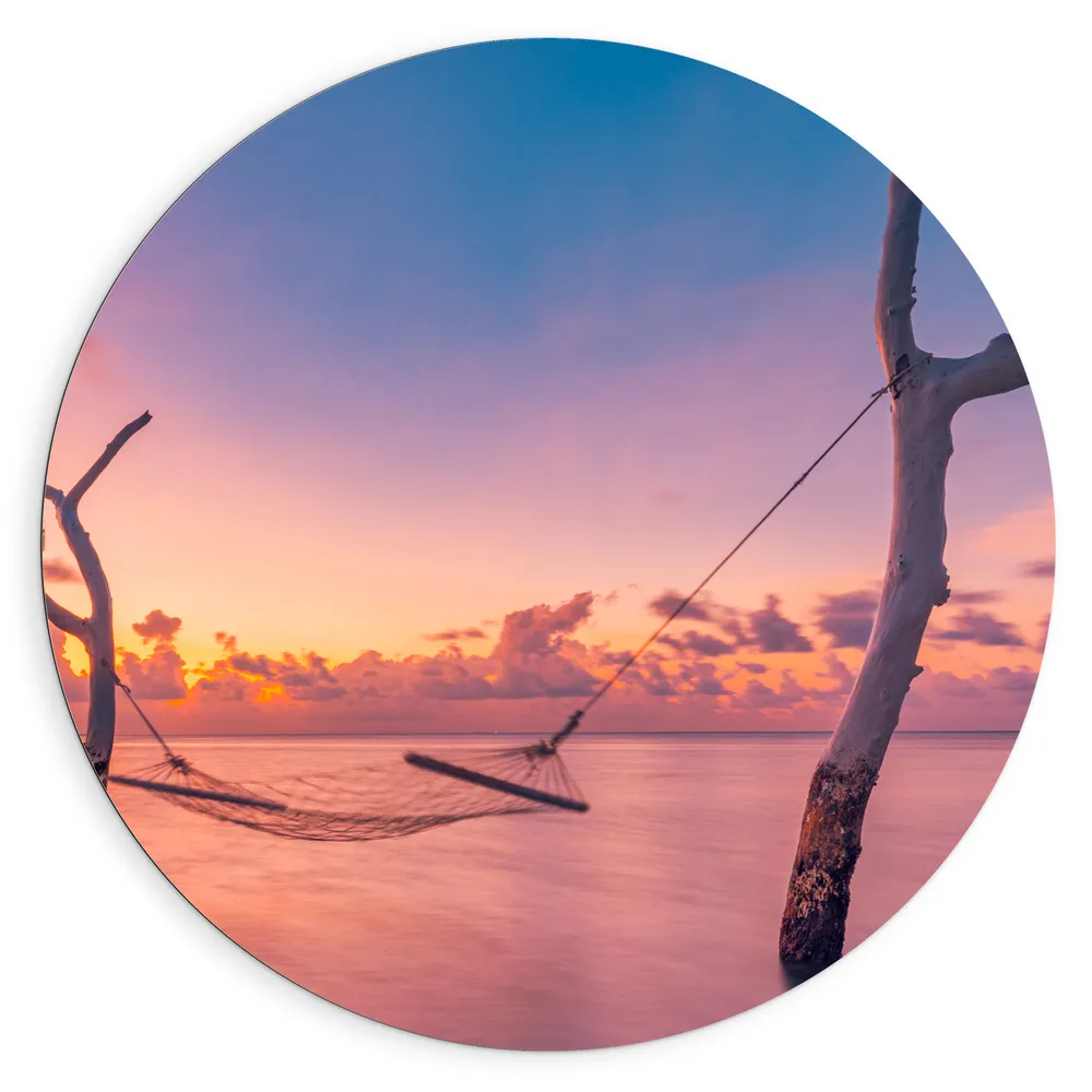 Dibond Muurcirkel - Hangmat tussen Kale Takken in de Zee tijdens Zonsondergang