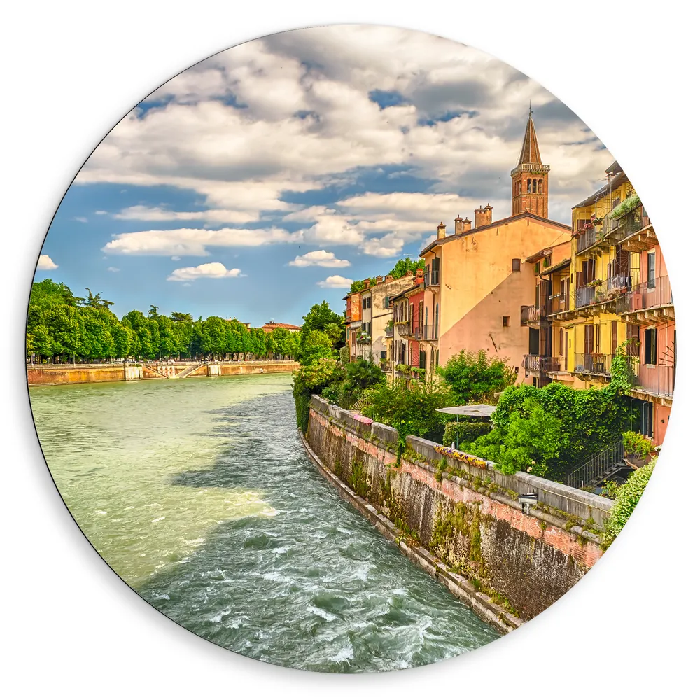 Dibond Muurcirkel - Klassiek Italiaanse Huisjes aan Adige Rivier, Italië