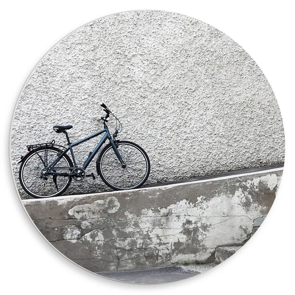 Dibond Muurcirkel - Fiets op Verhoging lang de Trap