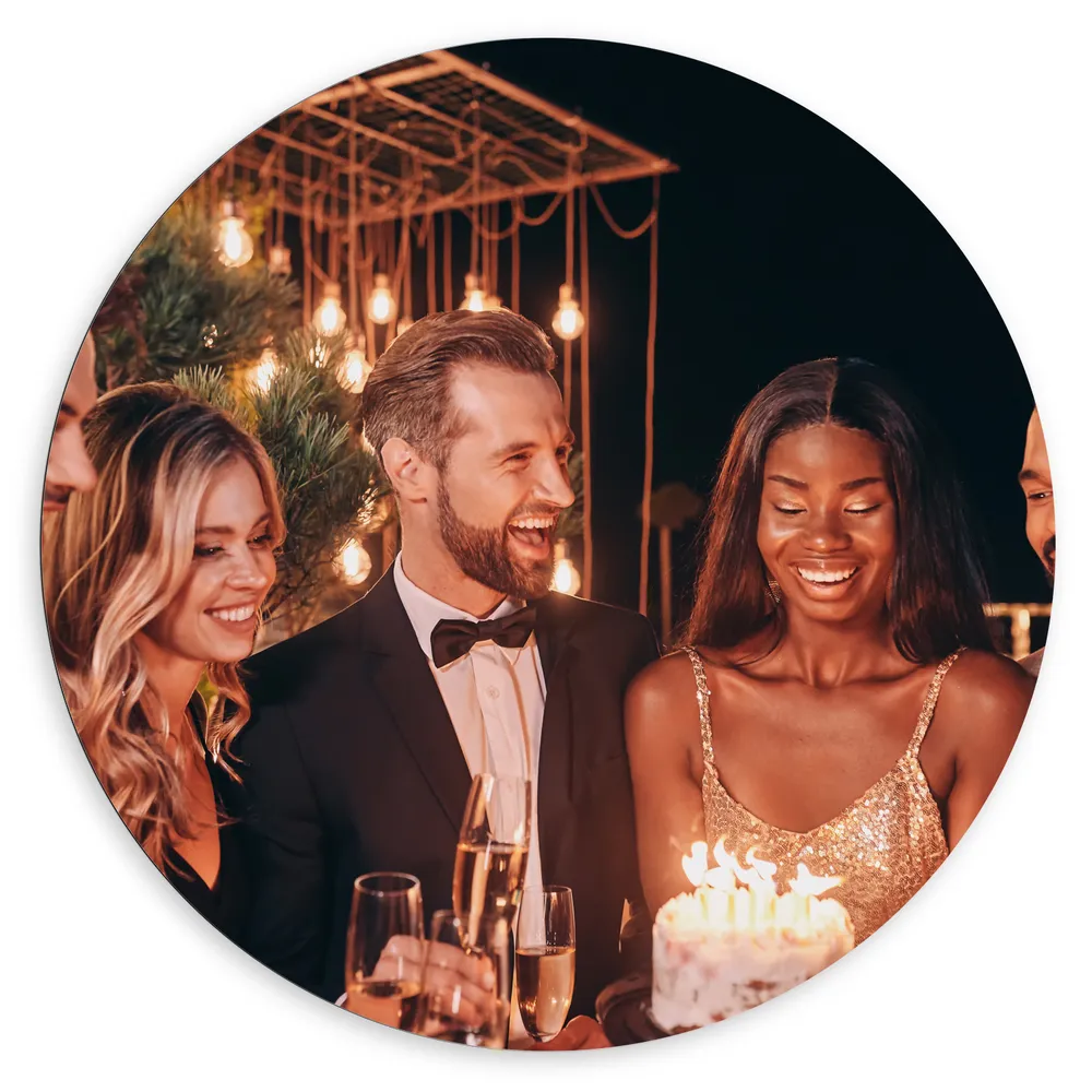 Dibond Muurcirkel - Mensen - Vrienden - Taart - Verjaardag - Champagne - Proosten