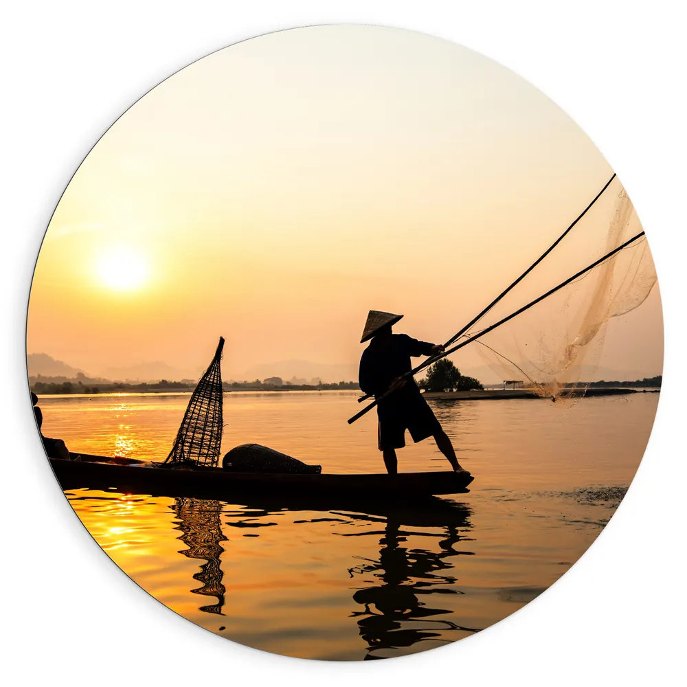 Dibond Muurcirkel - Silhouet van Vissersmannen op het Meer in Actie bij Zonsondergang
