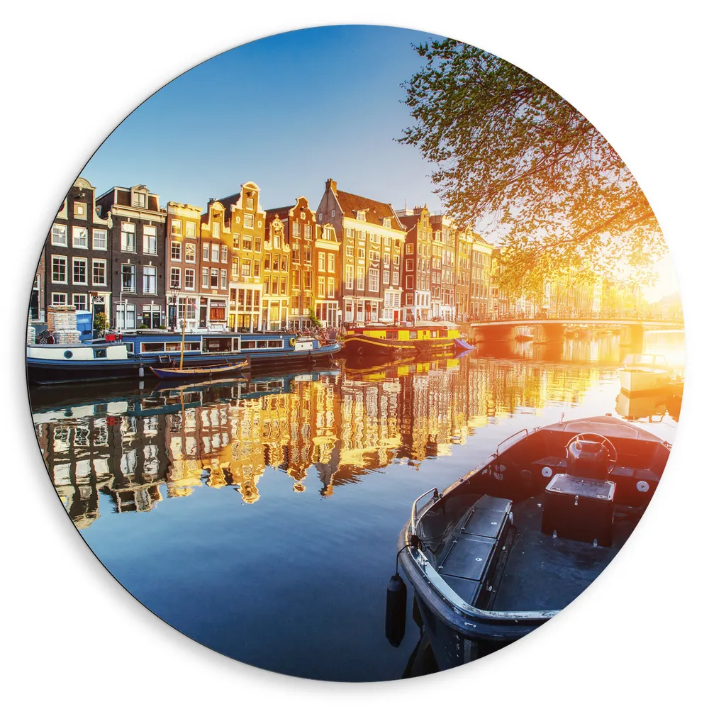 Dibond Muurcirkel - Zonnestralen over de Grachten van Amsterdam Vol met Boten