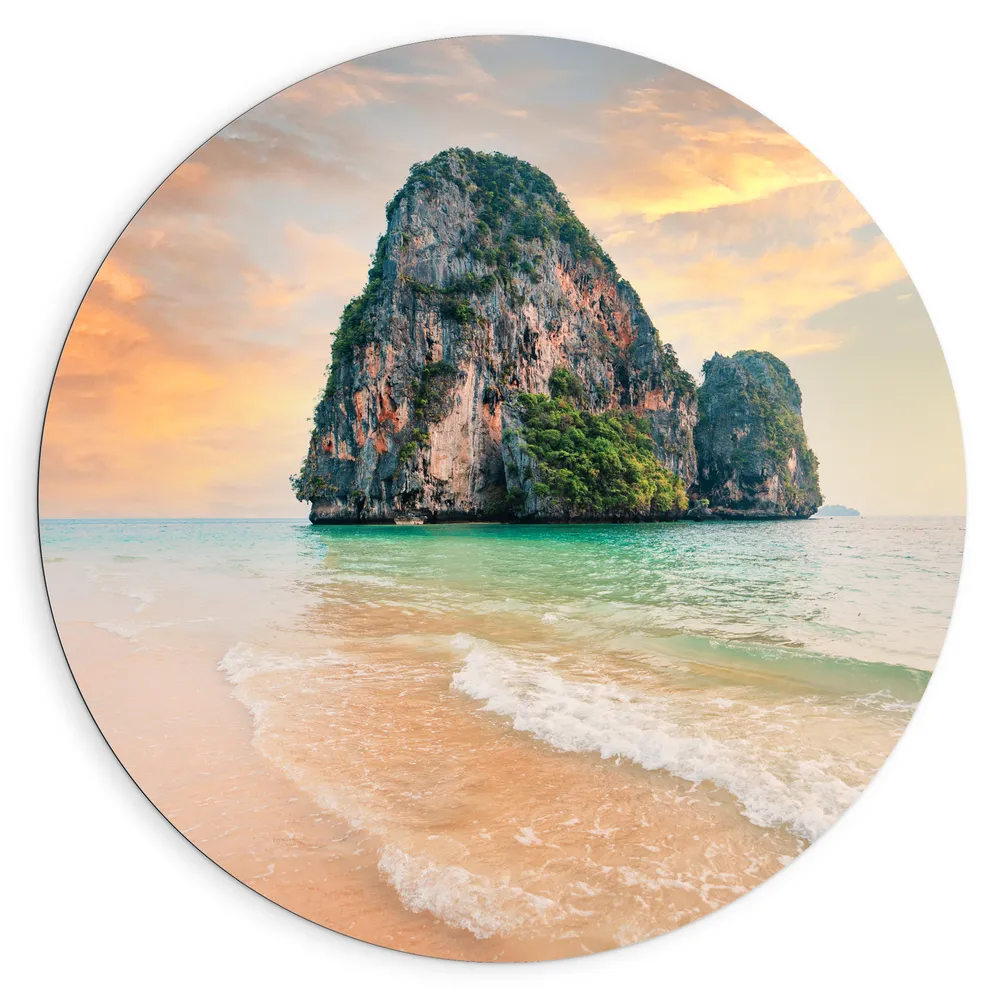 Dibond Muurcirkel - Grote Rots in Water van Phra nang Cave Beach