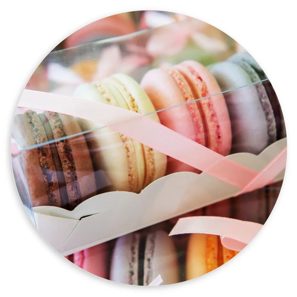 Dibond Muurcirkel - Macarons in Plastic Doosje