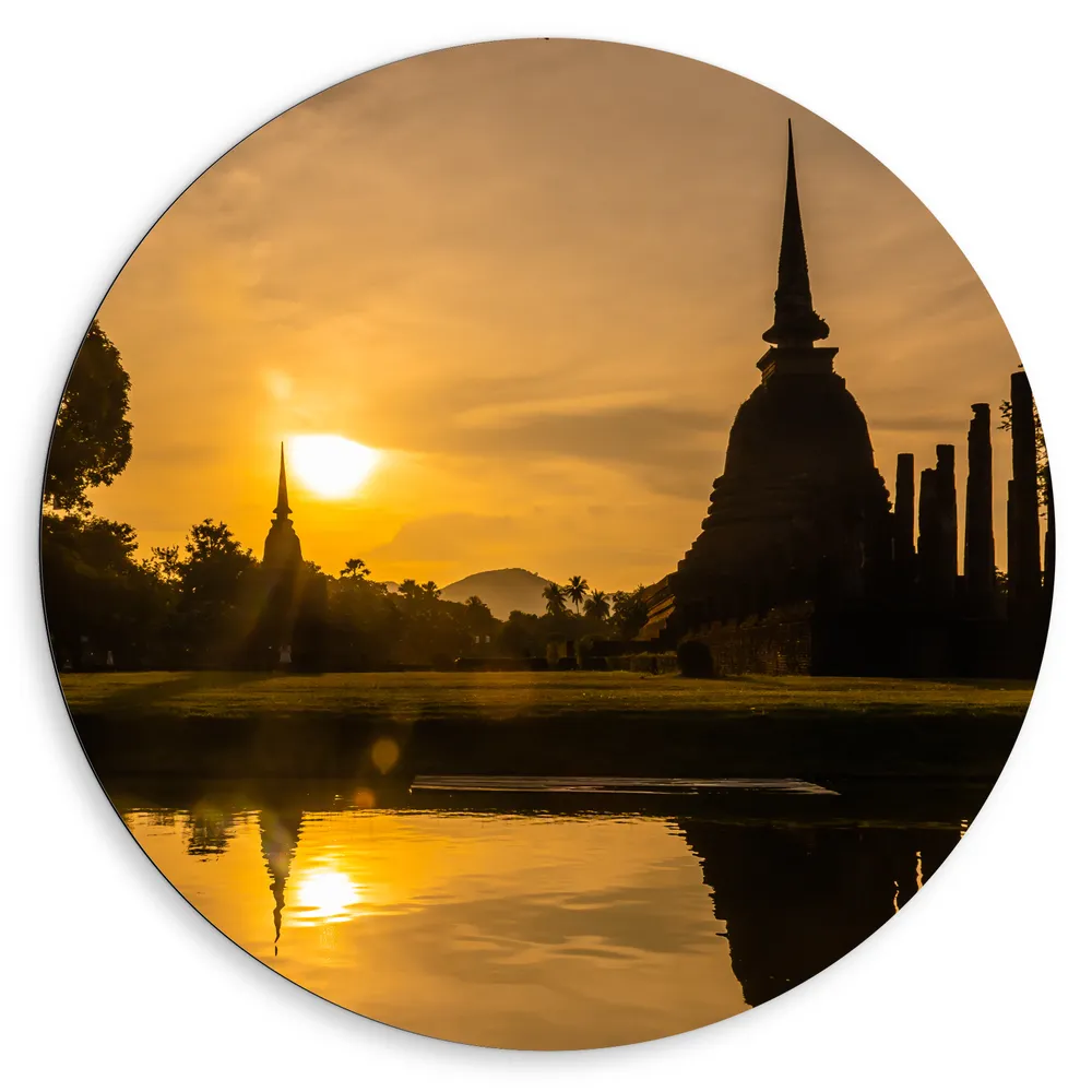 Dibond Muurcirkel - Zonnestralen over Tempels aan het Water in Thailand