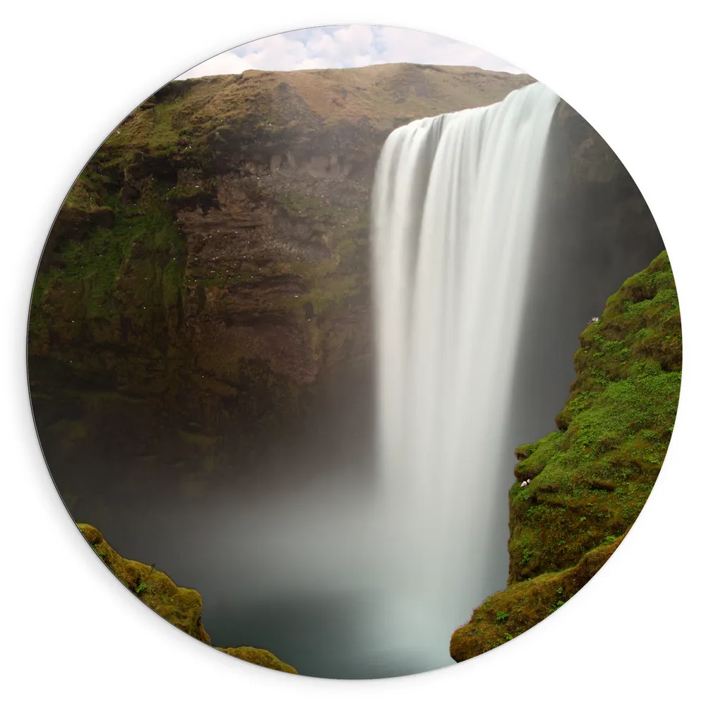 Dibond Muurcirkel - Hoge Wilde Waterval in de Groene Natuur
