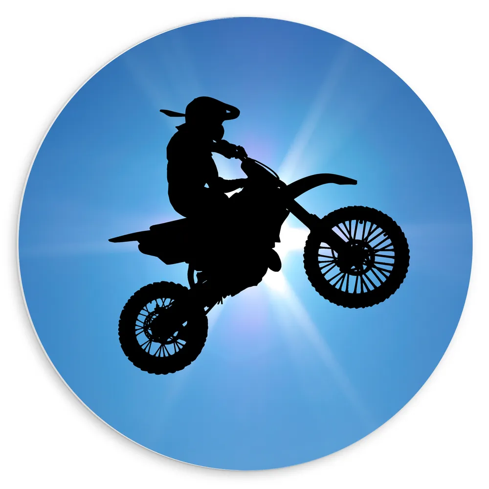 Dibond Muurcirkel - Silhouet van Motorcrosser Hoog in de Blauwe Lucht