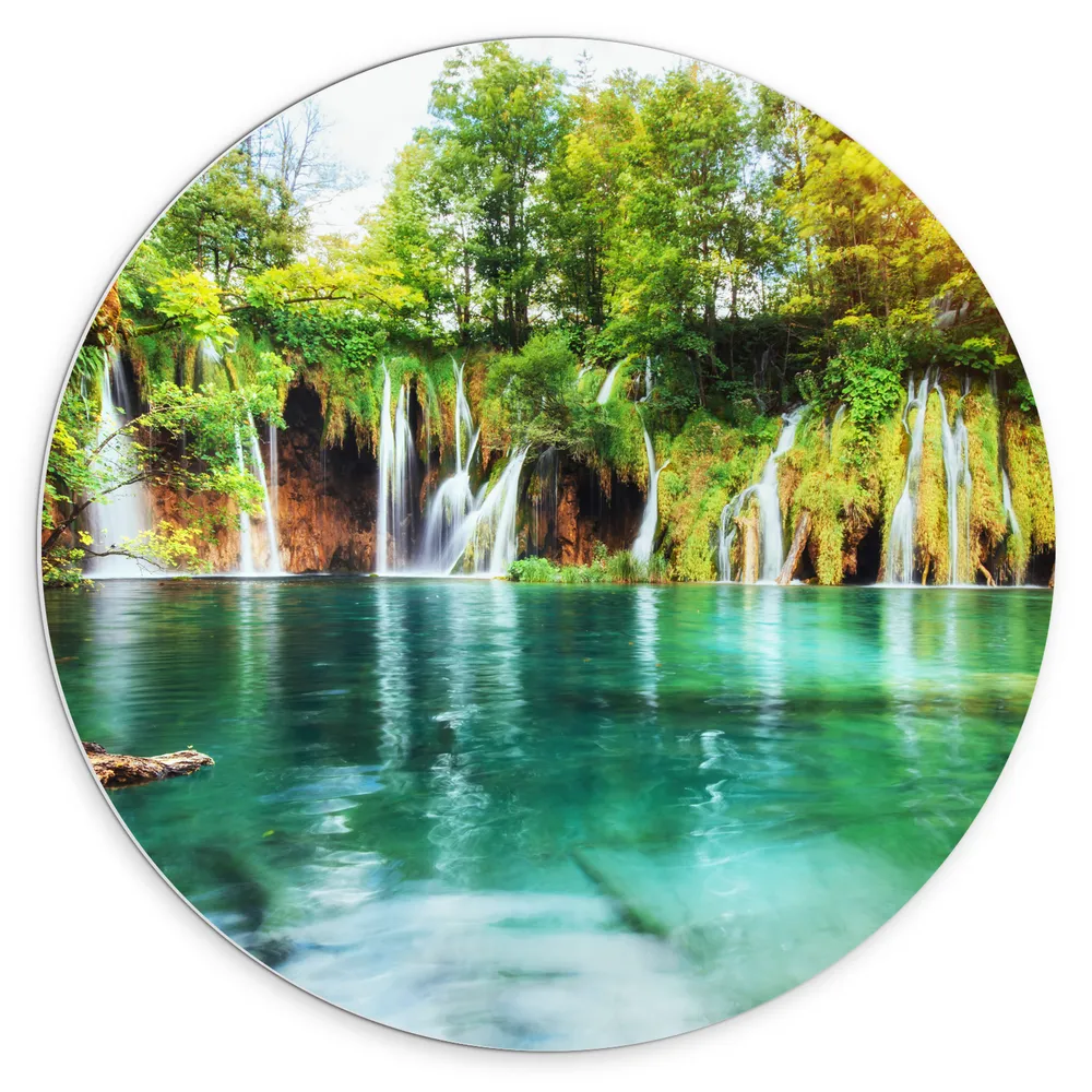Dibond Muurcirkel - Meerdere Kleine Watervallen in Blauw Water omringd door Planten