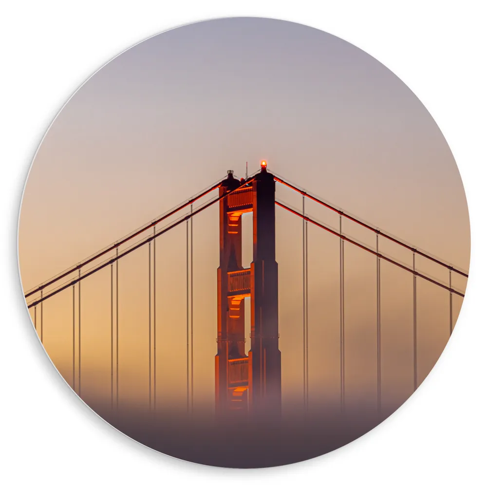 Dibond Muurcirkel - Golden Gate Bridge in de Ochtendmist tijdens Zonsopkomst