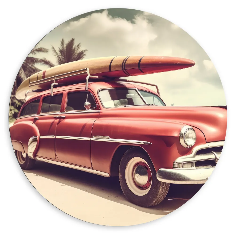 Dibond Muurcirkel - Houten Surfplank op Dak van Rode Auto aan het Strand