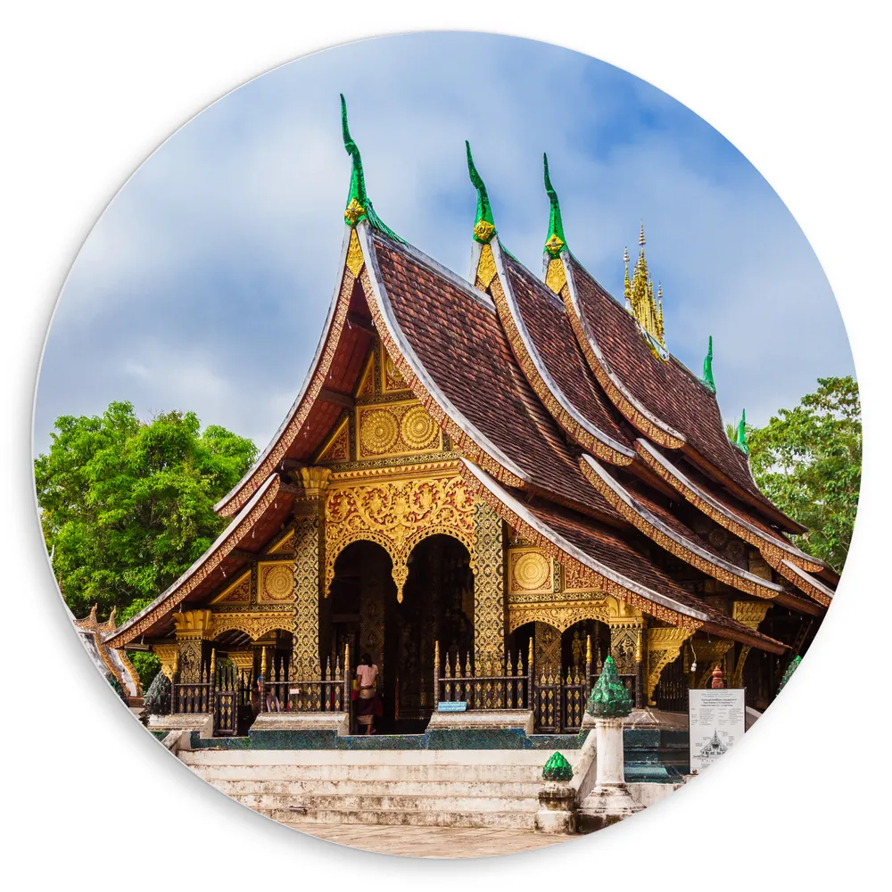 Dibond Muurcirkel - Wat Xiengthong Gebedshuis omringd door Bomen