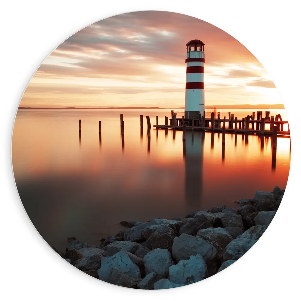 Dibond Muurcirkel - Rood met Witte Vuurtoren in het Water bij Zonsondergang