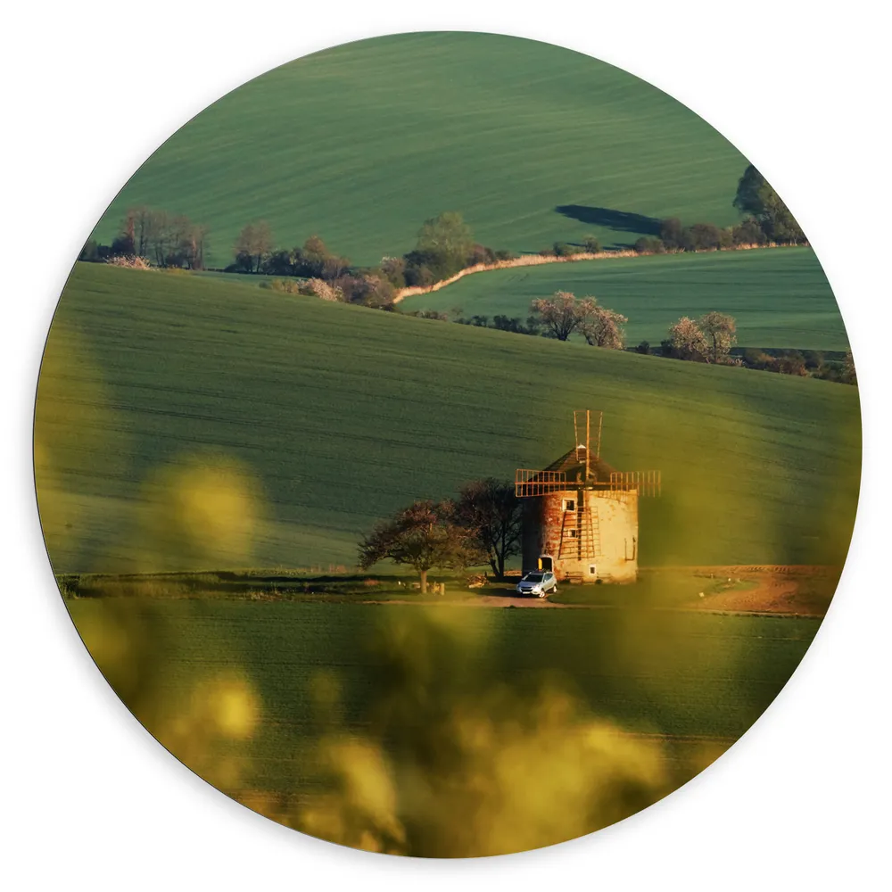 Dibond Muurcirkel - Windmolen in Heuvelachtig Limburgs Landschap