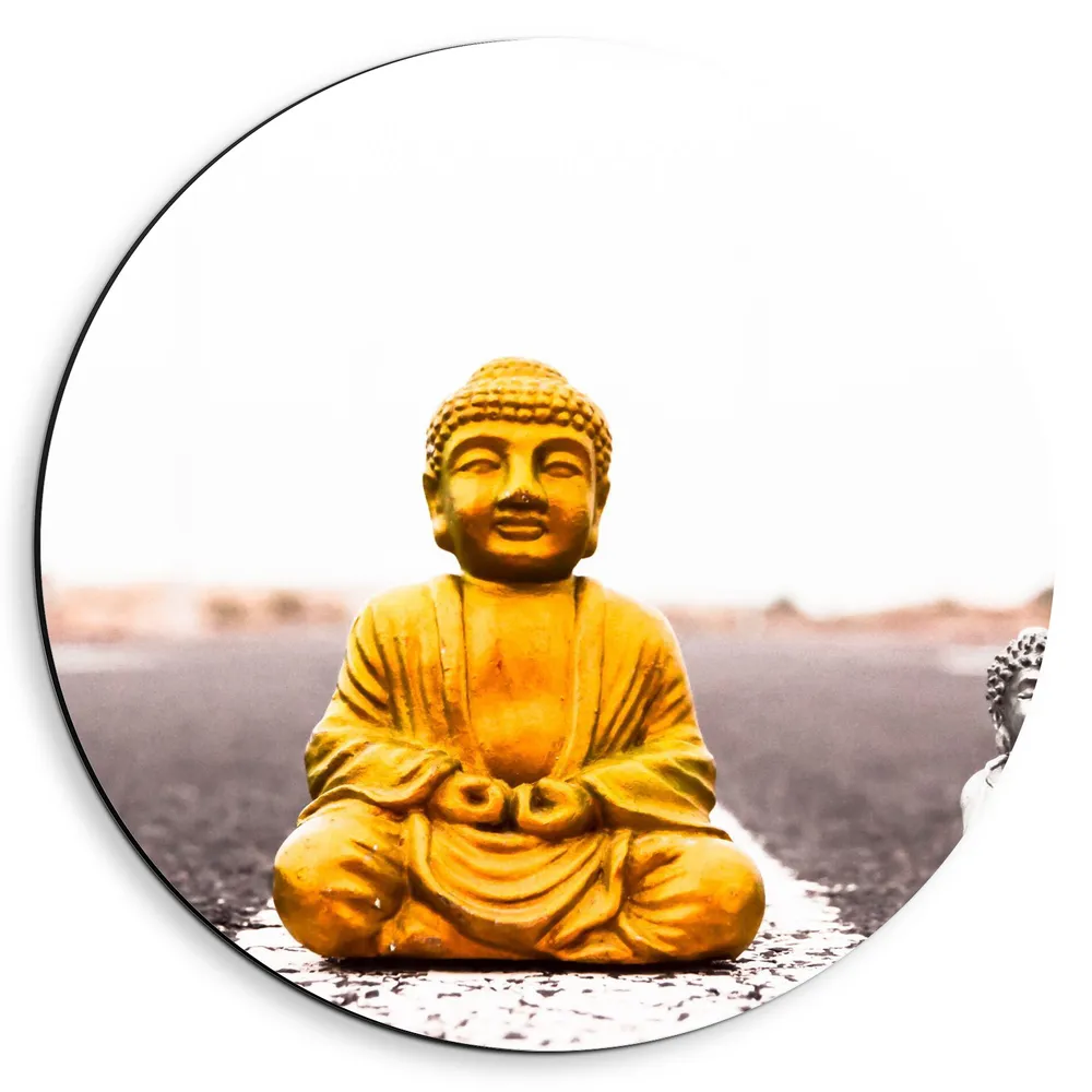 Dibond Muurcirkel - Gouden en Zilveren Miniatuur Buddha_s op Asfalt weg