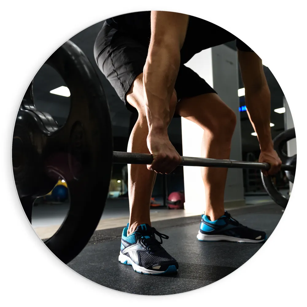 Dibond Muurcirkel - Mens - Spieren - Schoenen - Oefening - Sporten - Fitness - Sportschool - Gewichten