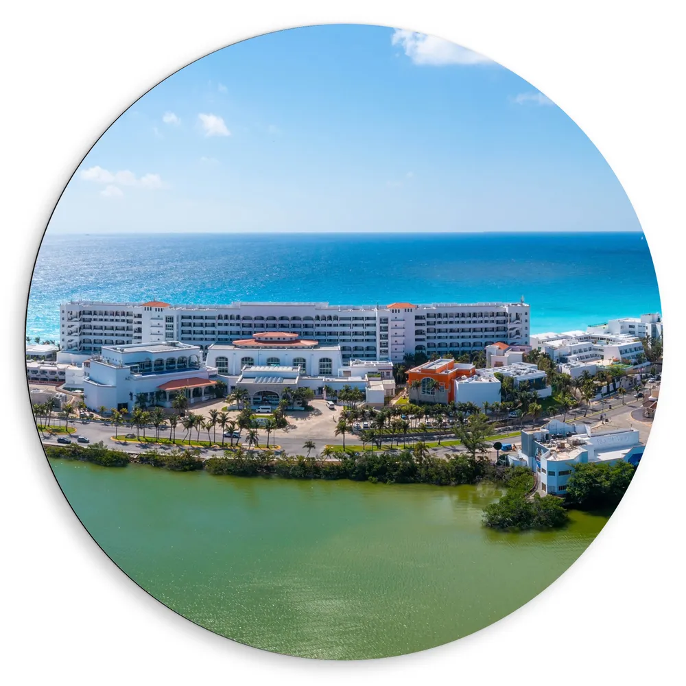 Dibond Muurcirkel - Lange Boulevard van Laguna Del Condado in San Juan, Puerto Rico